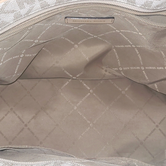 Michael Kors Jet Set Travel Medium Top Zip Multifunction Tote - Picture 11 of 15